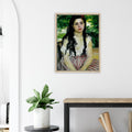 En été, La Bohémienne de Pierre-Auguste Renoir, œuvre impressionniste reproduite sur toile avec cadre en bois clair, pour décoration murale.