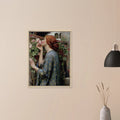 L’Ame de la Rose de John William Waterhouse, oeuvre preraphaelite reproduite sur toile avec cadre en bois clair, pour decoration murale.
