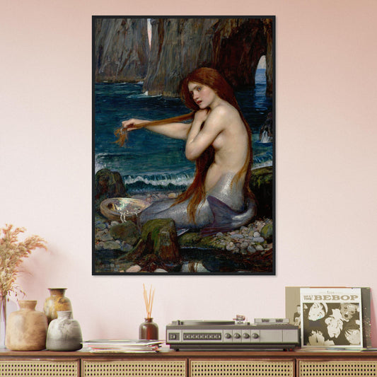 Une Sirene de John William Waterhouse, oeuvre preraphaelite reproduite en poster d’art avec cadre noir, pour decoration murale.